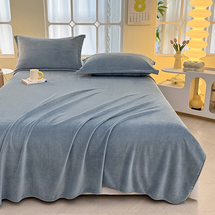 91家纺网 家纺一手货源 找家纺 悠米悠家 2025新款保暖舒适牛奶绒单品床单 浅蓝