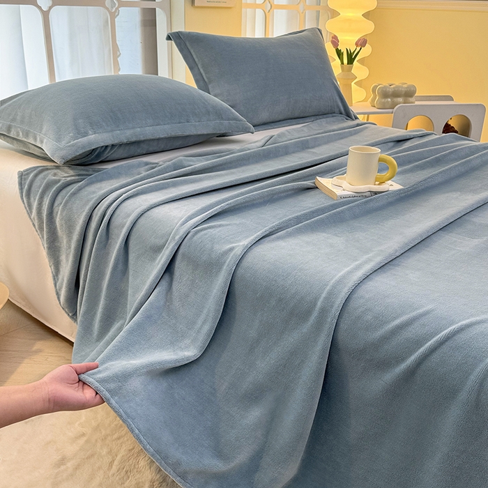 91家纺网 家纺一手货源 找家纺 悠米悠家 2025新款保暖舒适牛奶绒单品床单 浅蓝