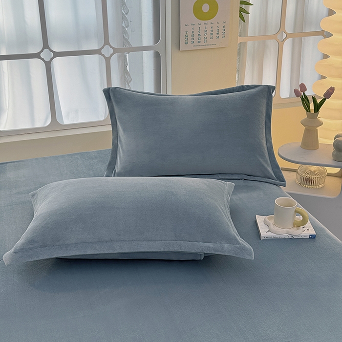 91家纺网 家纺一手货源 找家纺 悠米悠家 2025新款保暖舒适牛奶绒单品床单 浅蓝