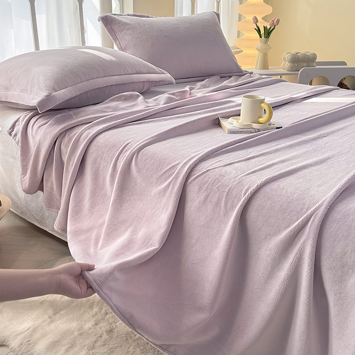 91家纺网 家纺一手货源 找家纺 悠米悠家 2025新款保暖舒适牛奶绒单品床单 粉紫色