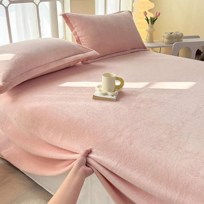 91家纺网 家纺一手货源 找家纺 悠米悠家 2025新款保暖舒适牛奶绒单品床单 粉色