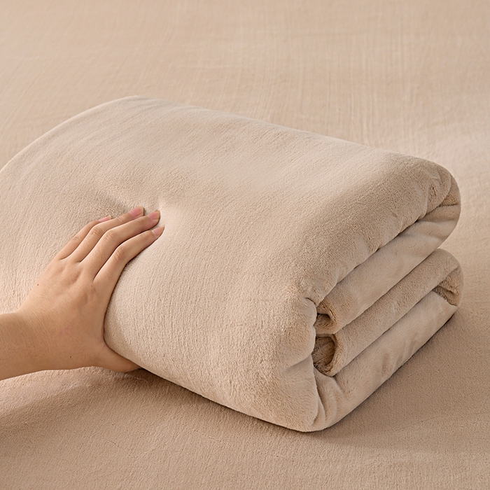 91家纺网 家纺一手货源 找家纺 悠米悠家 2025新款保暖舒适牛奶绒单品床单 卡其色