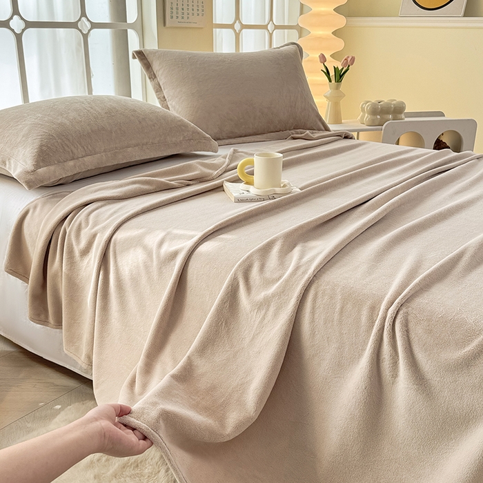 91家纺网 家纺一手货源 找家纺 悠米悠家 2025新款保暖舒适牛奶绒单品床单 卡其色