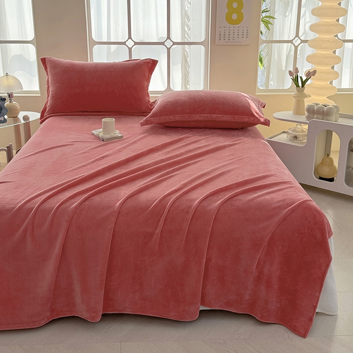 91家纺网 家纺一手货源 找家纺 悠米悠家 2025新款保暖舒适牛奶绒单品床单 西瓜粉