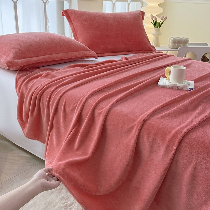 91家纺网 家纺一手货源 找家纺 悠米悠家 2025新款保暖舒适牛奶绒单品床单 西瓜粉