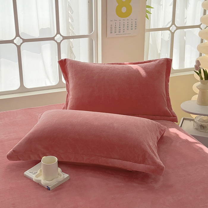 91家纺网 家纺一手货源 找家纺 悠米悠家 2025新款保暖舒适牛奶绒单品床单 西瓜粉