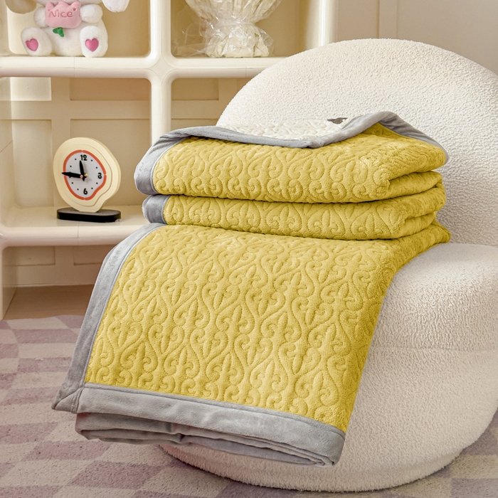 91家纺网 家纺一手货源 找家纺 梦精灵 2025秋冬新款印花牛奶绒单床盖宽边加厚 直角款-姜黄