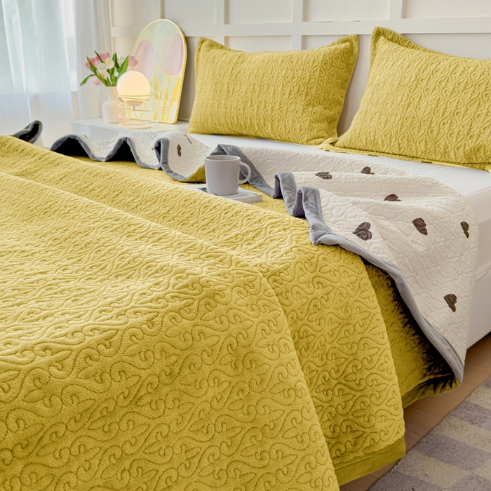 91家纺网 家纺一手货源 找家纺 梦精灵 2025秋冬新款印花牛奶绒单床盖宽边加厚 直角款-姜黄