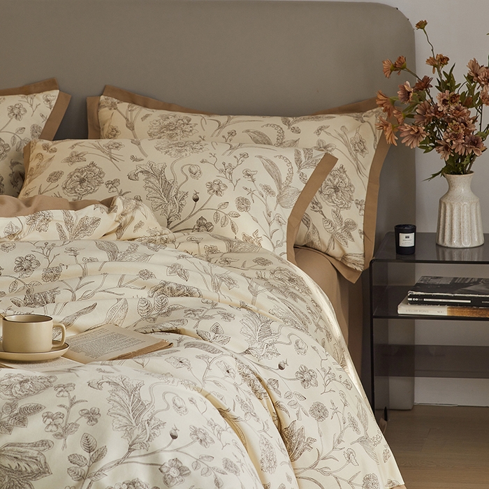 91家纺网 家纺一手货源 找家纺 咏绒家纺工厂店 2025新款全棉高定印花磨毛拼角四件套 爱意浓