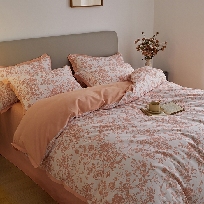 91家纺网 家纺一手货源 找家纺 咏绒家纺工厂店 2025新款全棉高定印花磨毛拼角四件套 芳华