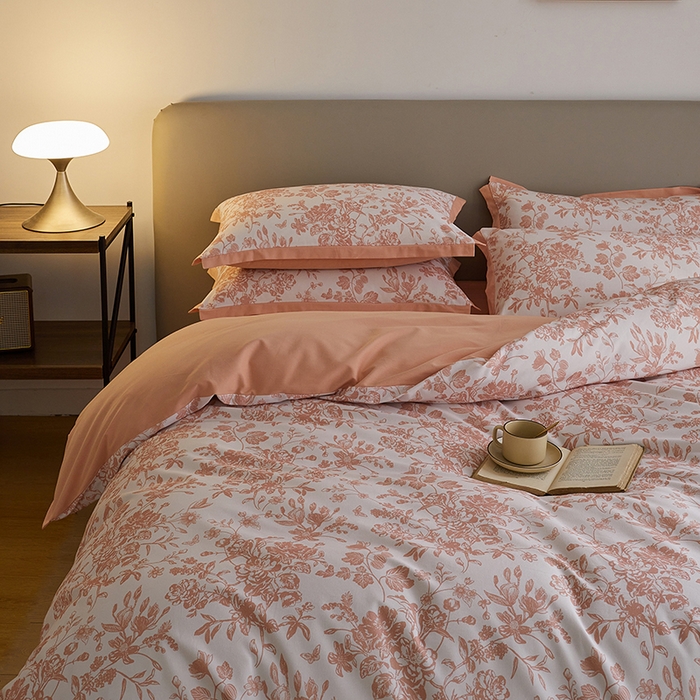 91家纺网 家纺一手货源 找家纺 咏绒家纺工厂店 2025新款全棉高定印花磨毛拼角四件套 芳华