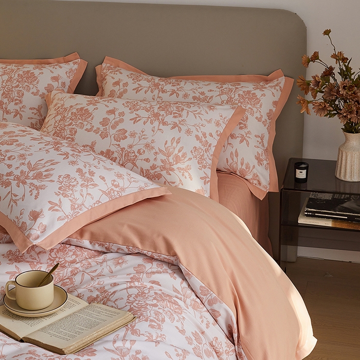 91家纺网 家纺一手货源 找家纺 咏绒家纺工厂店 2025新款全棉高定印花磨毛拼角四件套 芳华