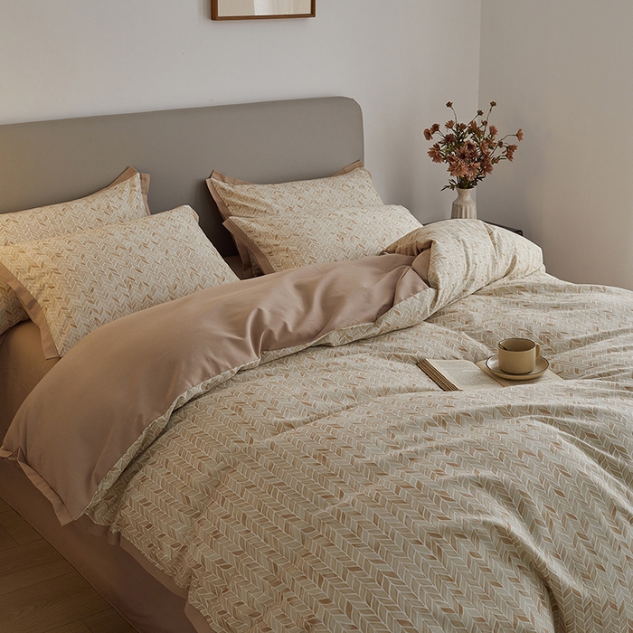 91家纺网 家纺一手货源 找家纺 咏绒家纺工厂店 2025新款全棉高定印花磨毛拼角四件套 似锦