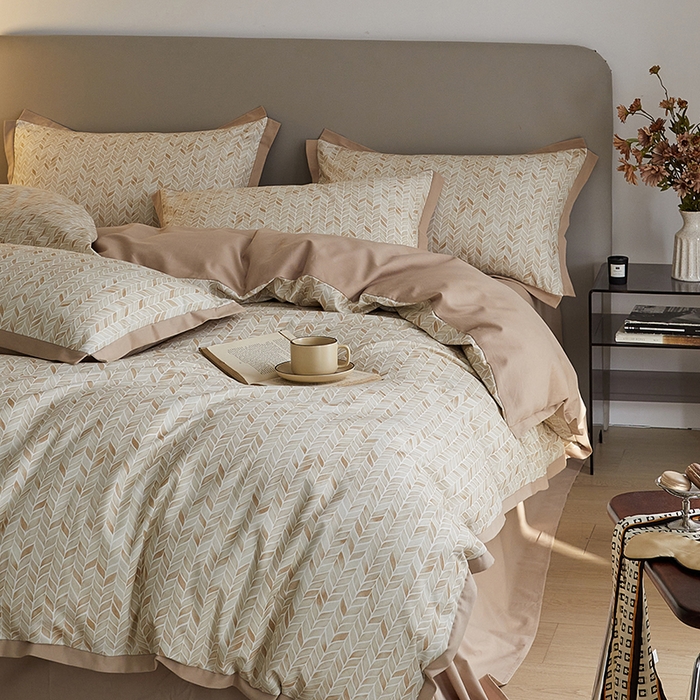 91家纺网 家纺一手货源 找家纺 咏绒家纺工厂店 2025新款全棉高定印花磨毛拼角四件套 似锦