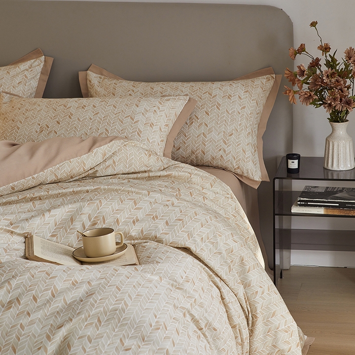 91家纺网 家纺一手货源 找家纺 咏绒家纺工厂店 2025新款全棉高定印花磨毛拼角四件套 似锦