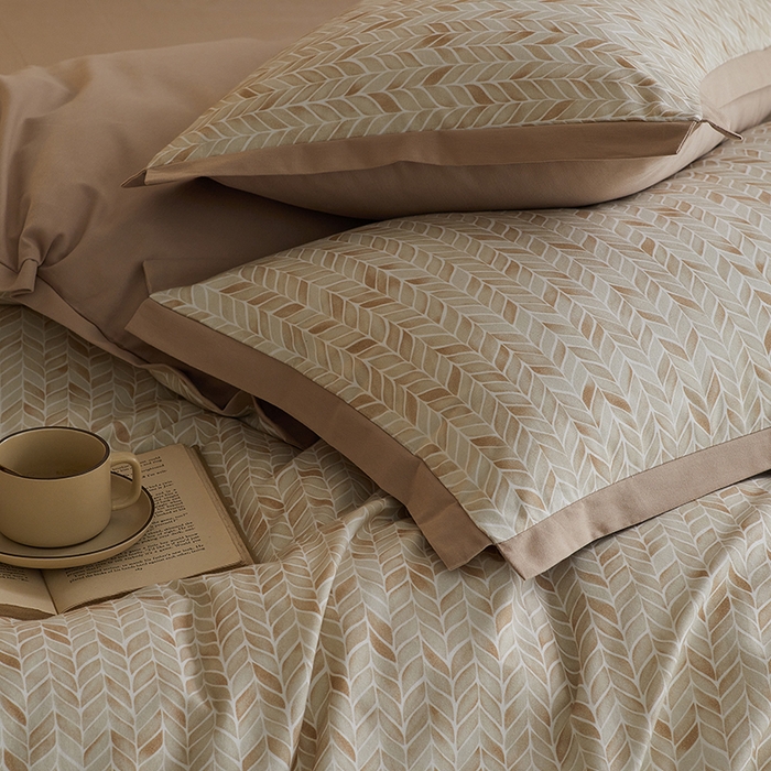 91家纺网 家纺一手货源 找家纺 咏绒家纺工厂店 2025新款全棉高定印花磨毛拼角四件套 似锦