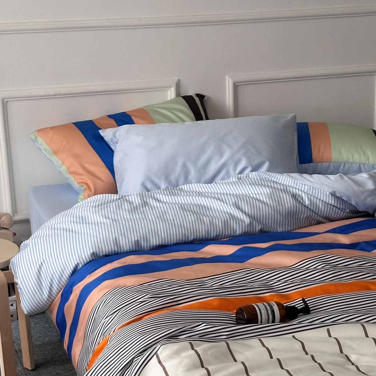 91家纺网 家纺一手货源 找家纺 柚可家居 2026新款50支数码活性套件-海港（手提袋+控价）套件会员减20元 严格控价券后不低于 328和348元 海港（枕套条纹+浅蓝）