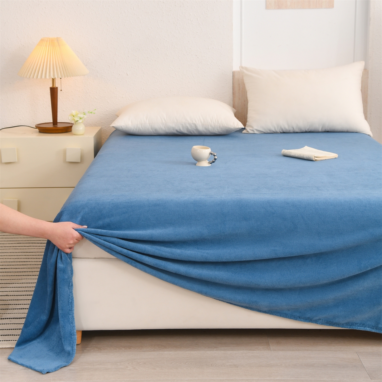 91家纺网 家纺一手货源 找家纺 瑶瑶家居 2025年新款简约纯色牛奶绒单床单床单单件单品床单 宾利蓝