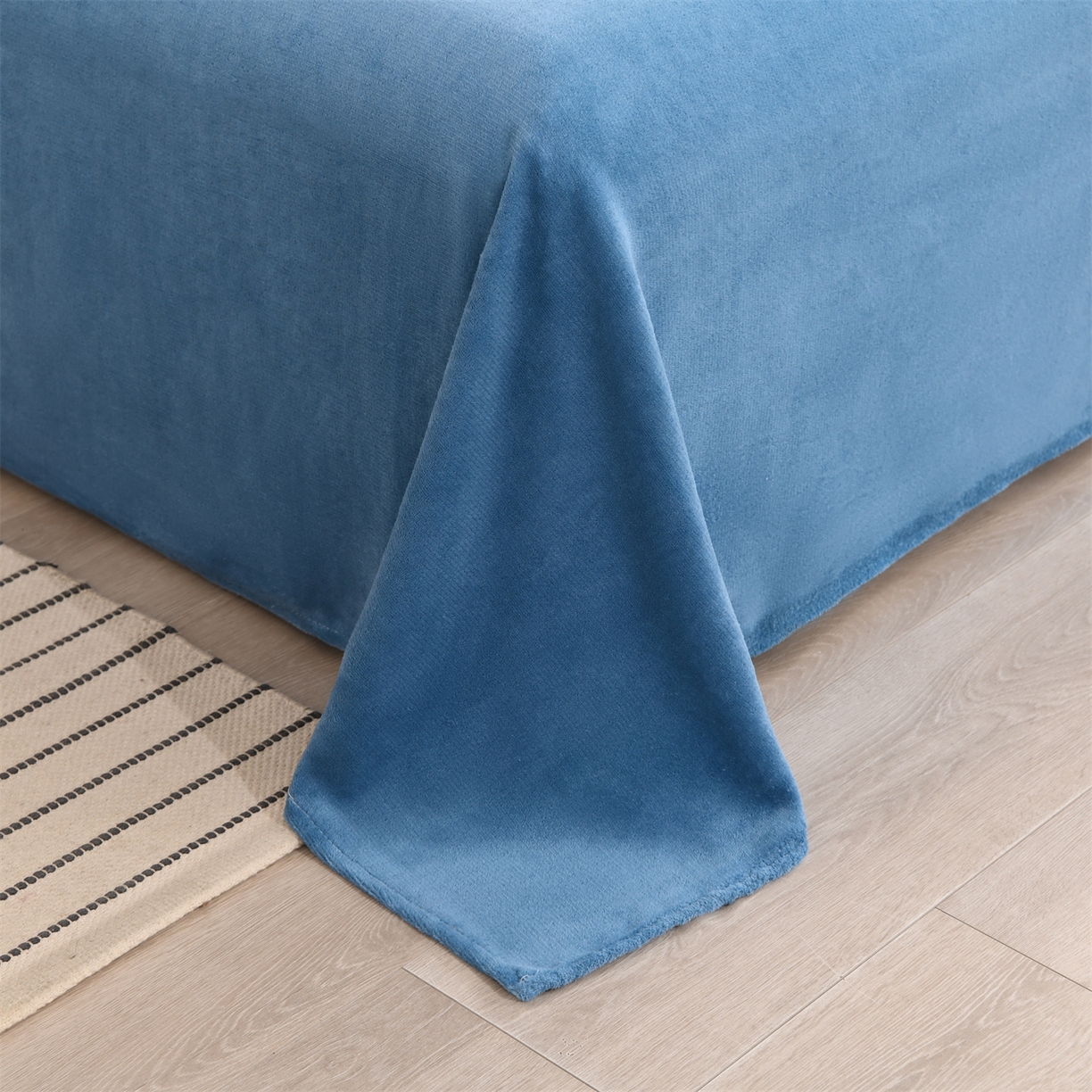 91家纺网 家纺一手货源 找家纺 瑶瑶家居 2025年新款简约纯色牛奶绒单床单床单单件单品床单 宾利蓝