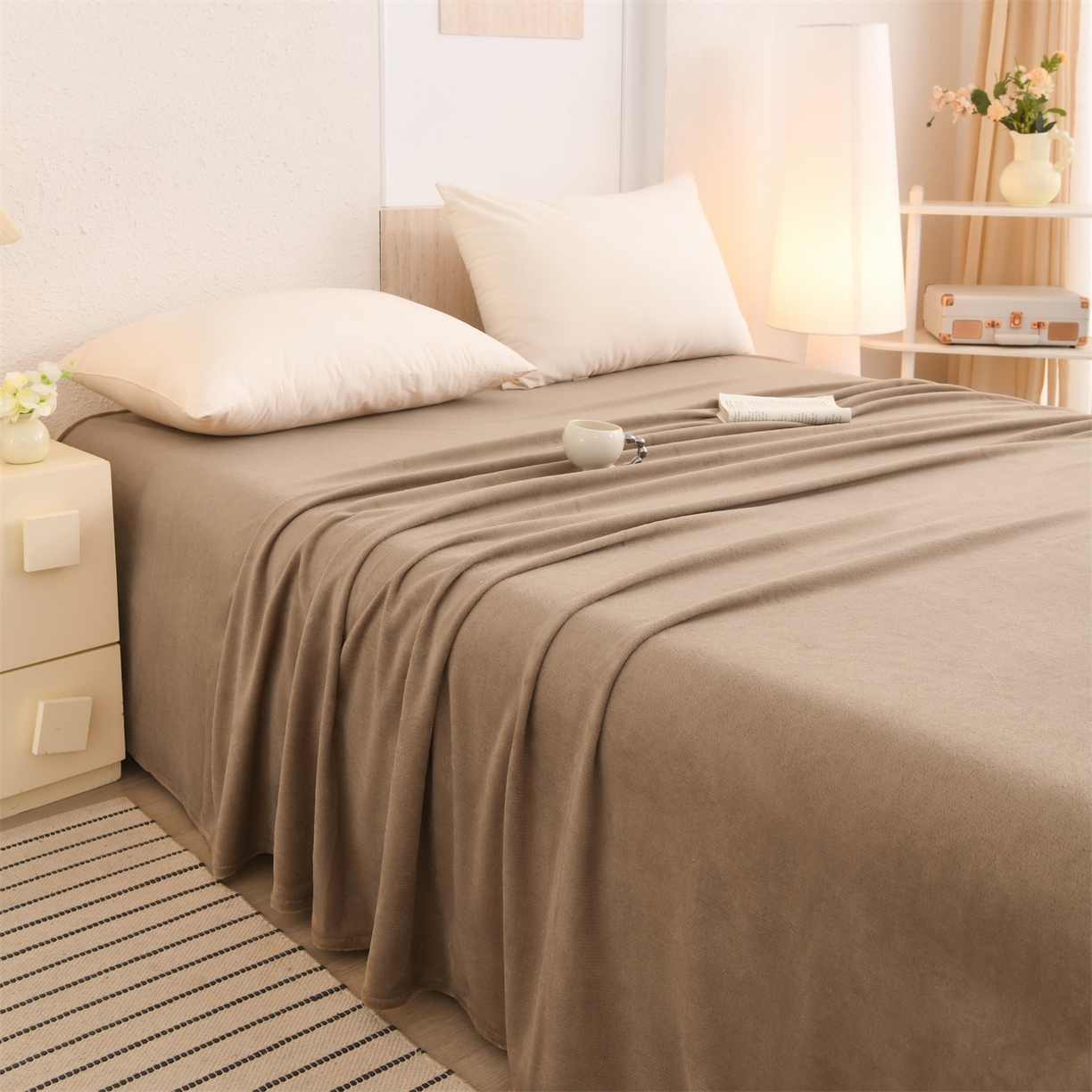 91家纺网 家纺一手货源 找家纺 寝美资家居 2025新款简约纯色牛奶绒单床单床单单件单品床单 卡其棕