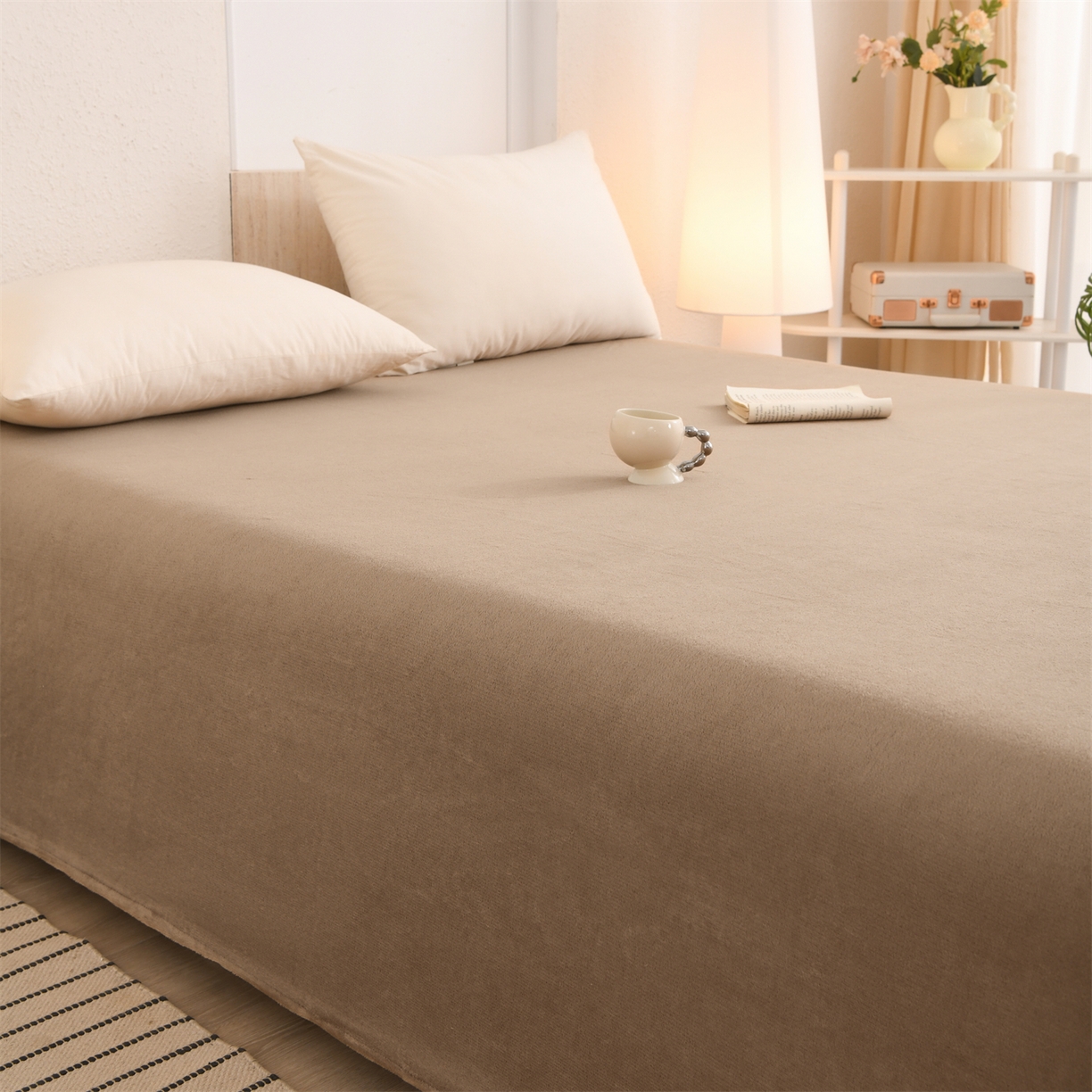 91家纺网 家纺一手货源 找家纺 寝美资家居 2025新款简约纯色牛奶绒单床单床单单件单品床单 卡其棕
