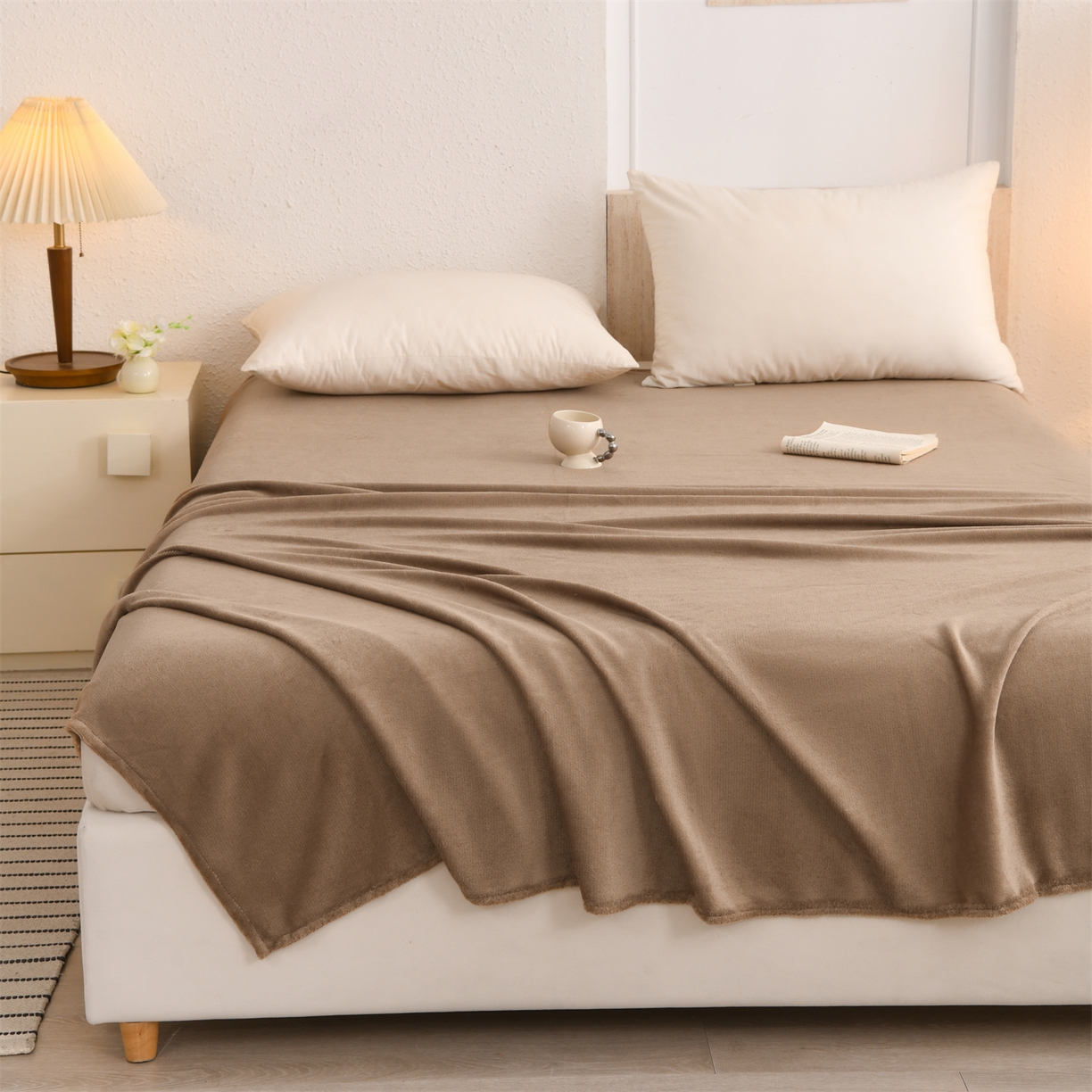 91家纺网 家纺一手货源 找家纺 寝美资家居 2025新款简约纯色牛奶绒单床单床单单件单品床单 卡其棕