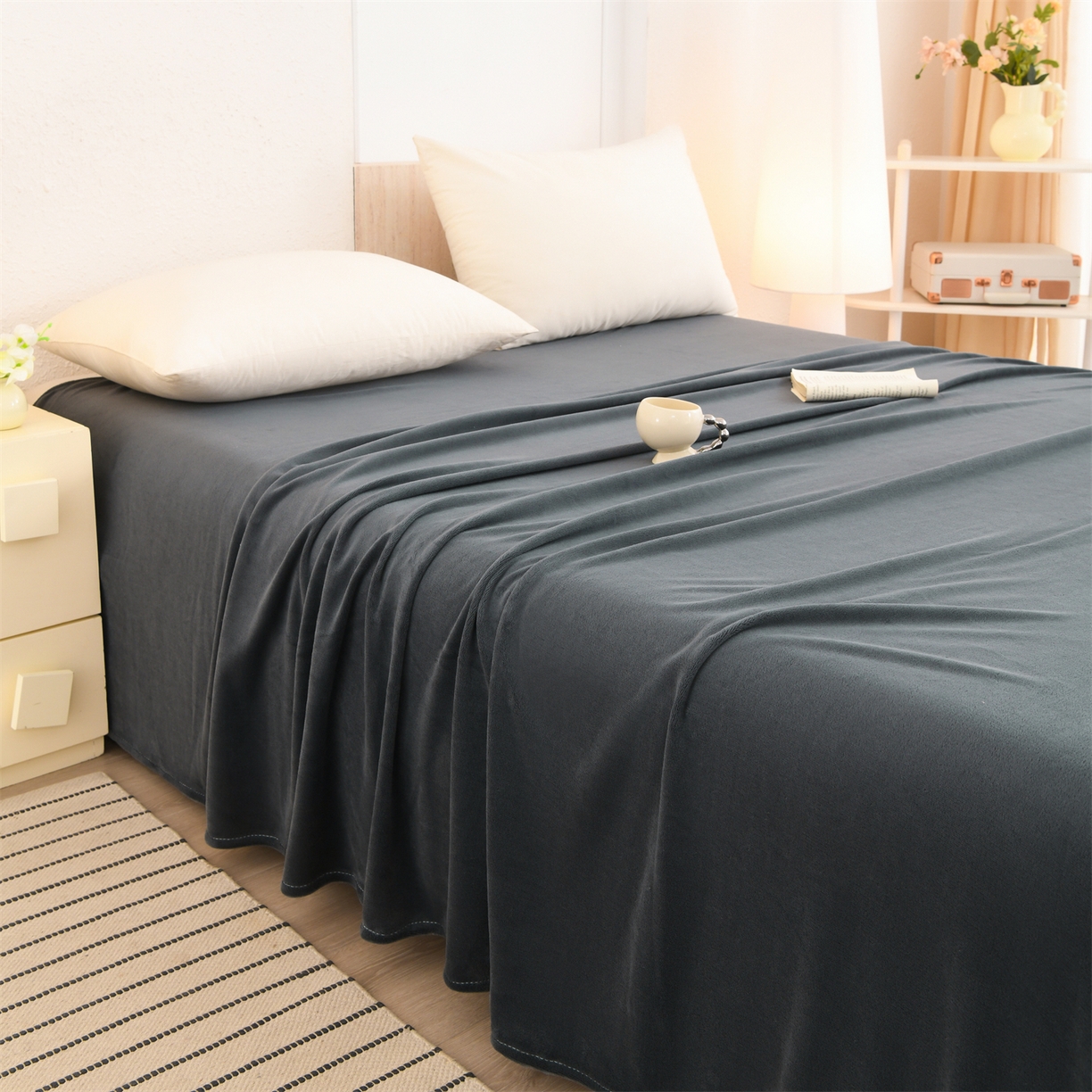 91家纺网 家纺一手货源 找家纺 寝美资家居 2025新款简约纯色牛奶绒单床单床单单件单品床单 星空灰