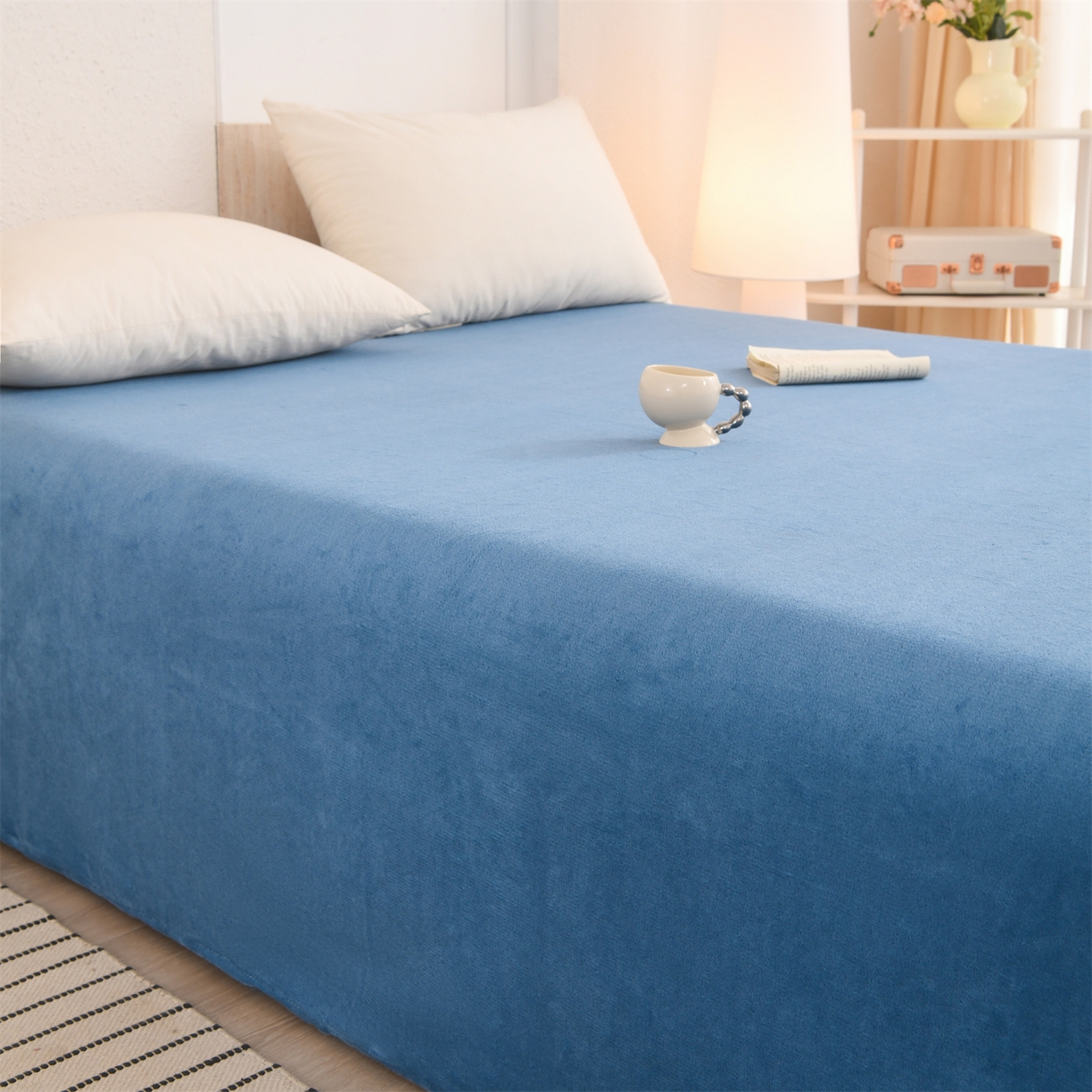 91家纺网 家纺一手货源 找家纺 寝美资家居 2025新款简约纯色牛奶绒单床单床单单件单品床单 宾利蓝