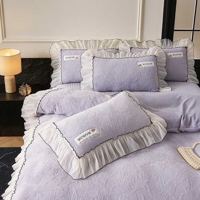 91家纺网 家纺一手货源 找家纺 木兰花 2025新款雕花全消光牛奶绒床盖款四件套-浪漫花语 浪漫花语-紫色