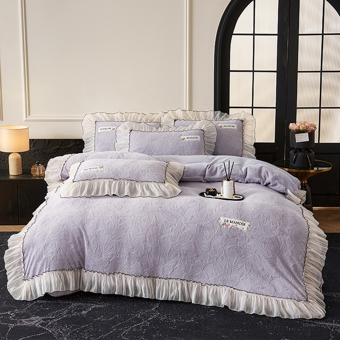 91家纺网 家纺一手货源 找家纺 木兰花 2025新款雕花全消光牛奶绒床盖款四件套-浪漫花语 浪漫花语-紫色