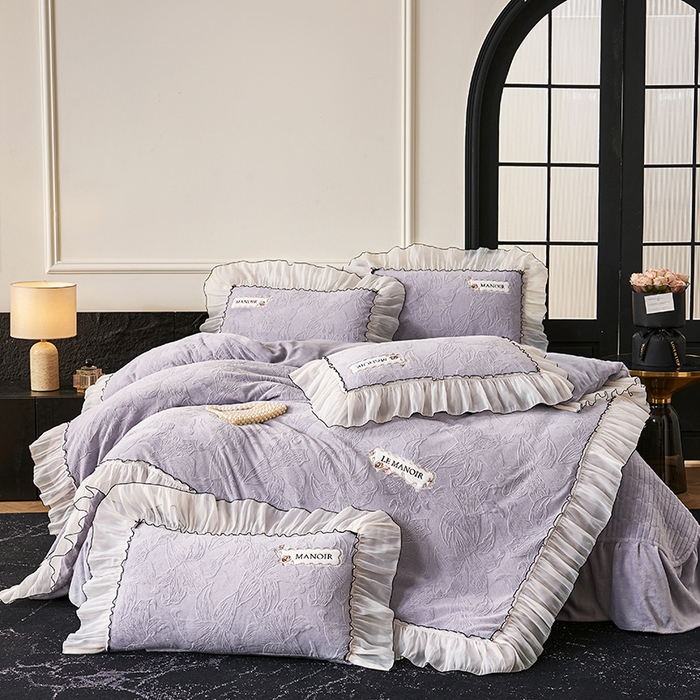 91家纺网 家纺一手货源 找家纺 木兰花 2025新款雕花全消光牛奶绒床盖款四件套-浪漫花语 浪漫花语-紫色