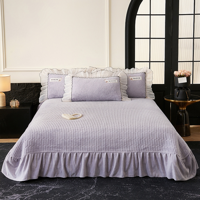 91家纺网 家纺一手货源 找家纺 木兰花 2025新款雕花全消光牛奶绒床盖款四件套-浪漫花语 浪漫花语-紫色