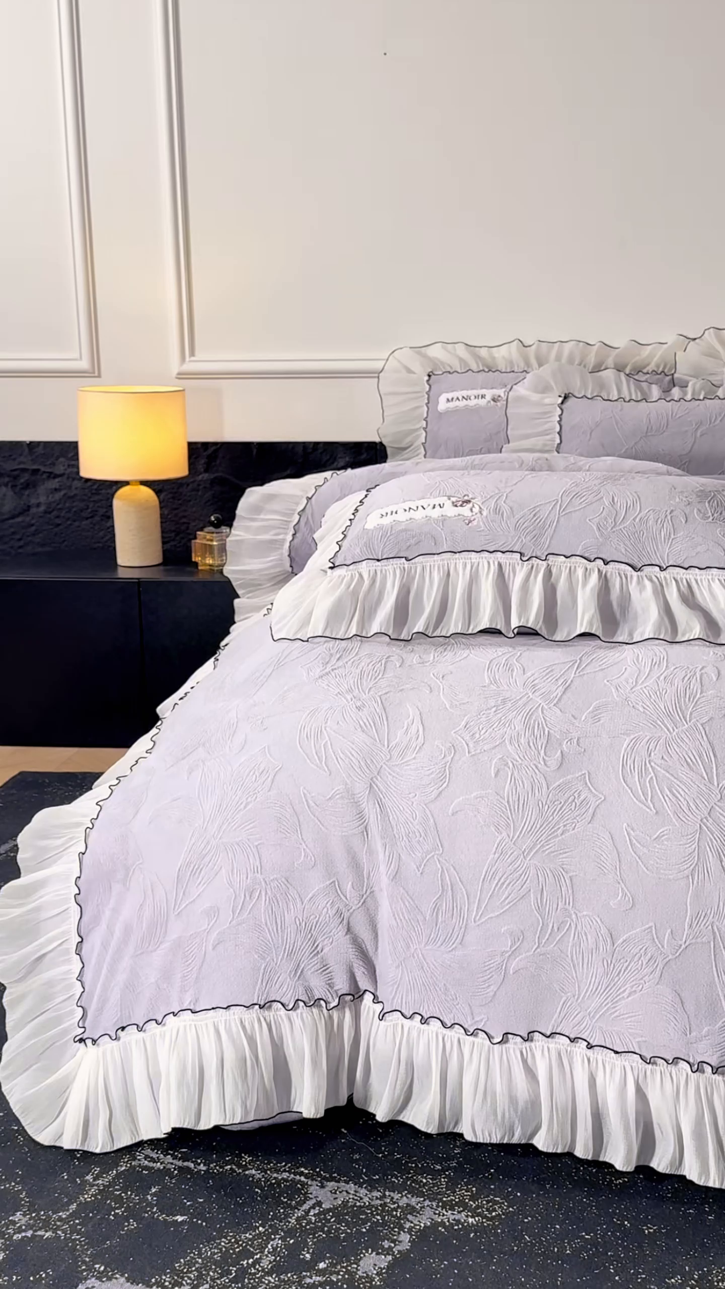 91家纺网 家纺一手货源 找家纺 木兰花 2025新款雕花全消光牛奶绒床盖款四件套-浪漫花语 浪漫花语-紫色