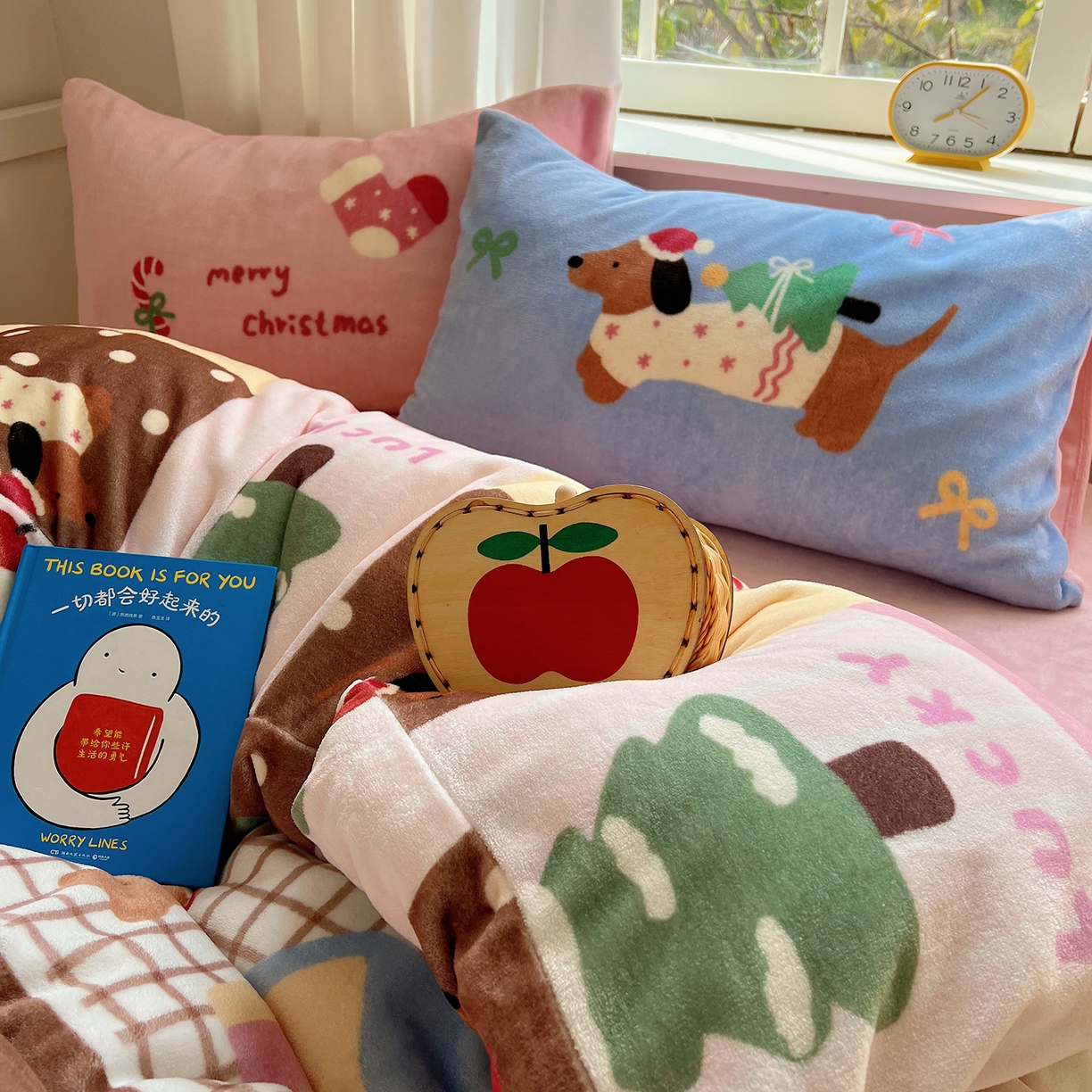 91家纺网 家纺一手货源 找家纺 （总）桃子家居 2025新款A类数码印花圣诞新年限定款猫咪小熊加厚牛奶绒系列四件套详情