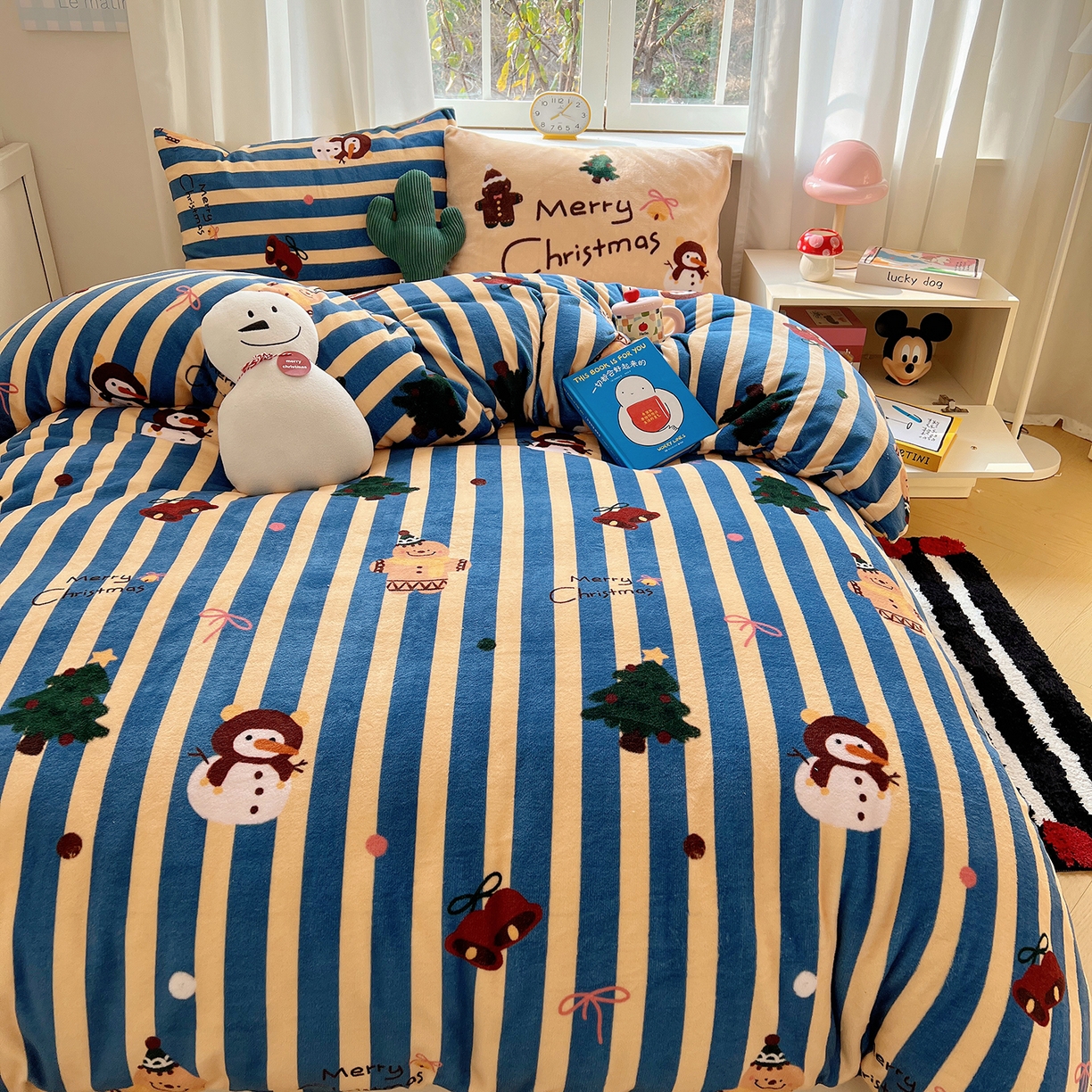 91家纺网 家纺一手货源 找家纺 桃子家居 2025新款A类数码印花圣诞新年限定款猫咪小熊加厚牛奶绒系列四件套详情 绒-冬日圣诞雪人