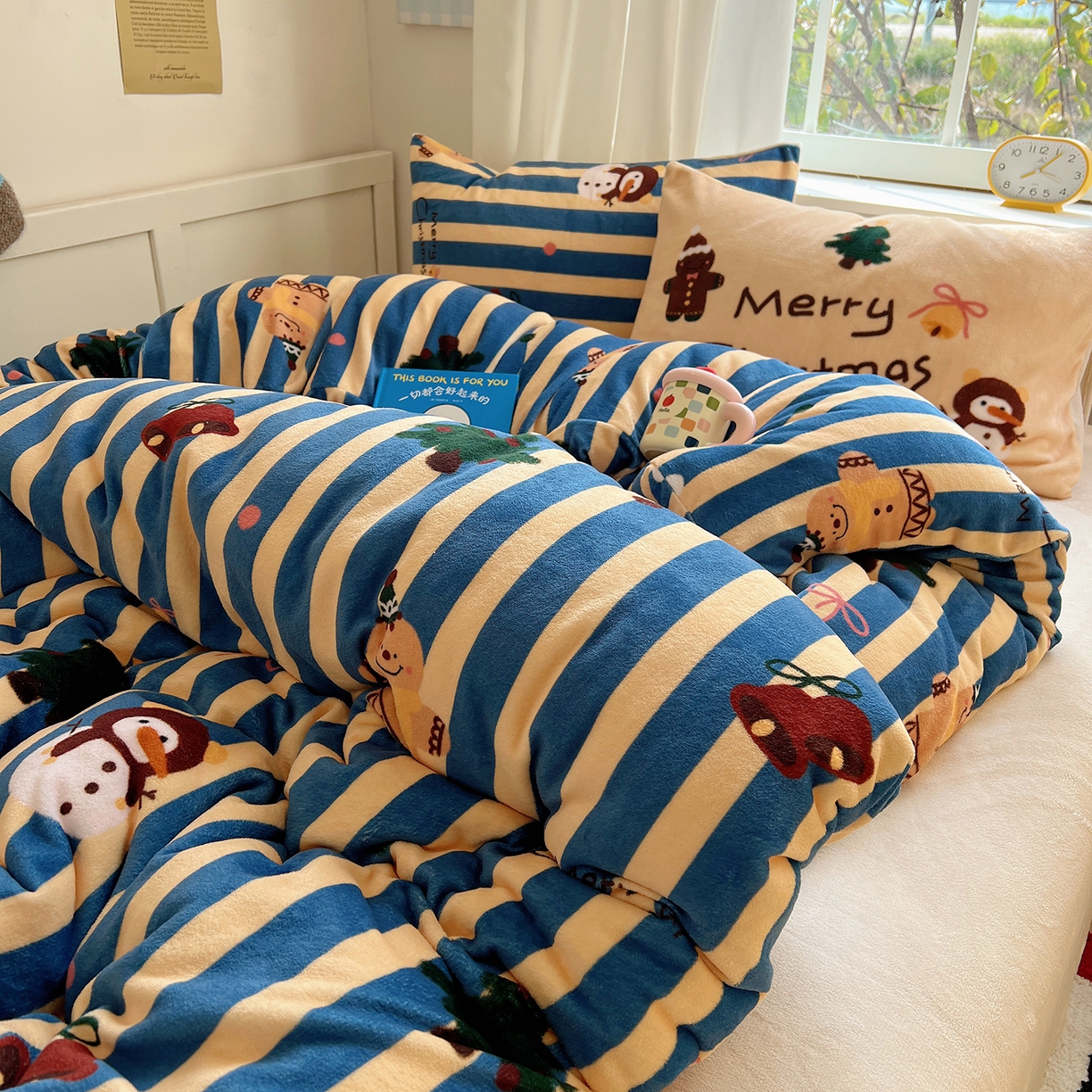 91家纺网 家纺一手货源 找家纺 桃子家居 2025新款A类数码印花圣诞新年限定款猫咪小熊加厚牛奶绒系列四件套详情 绒-冬日圣诞雪人