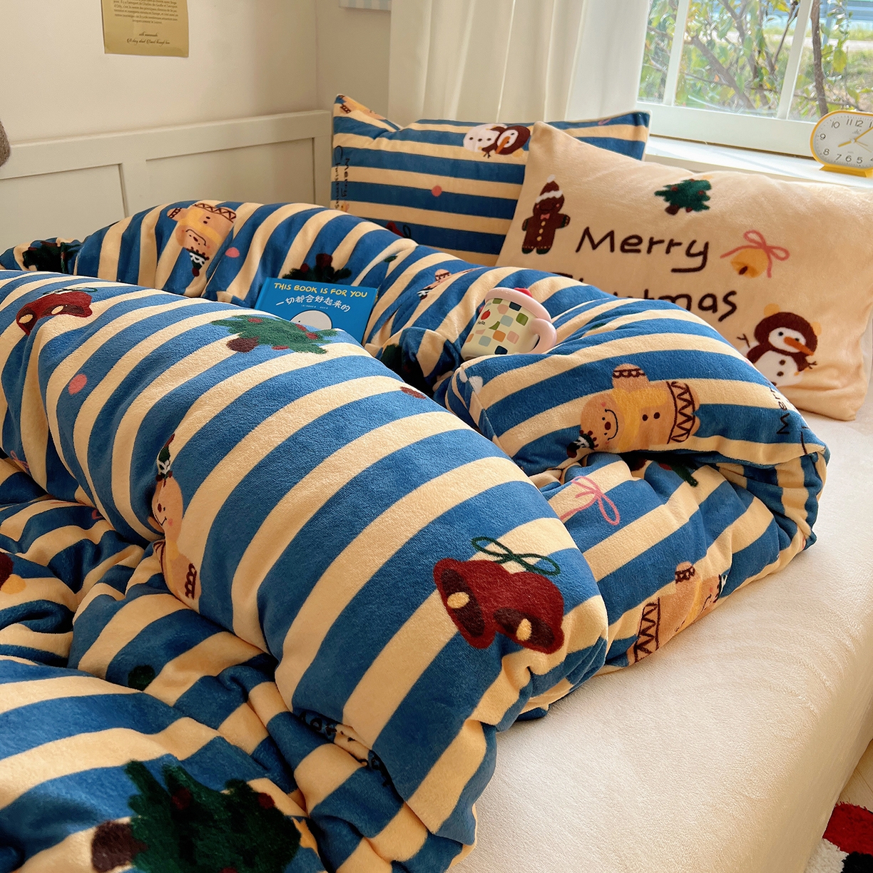 91家纺网 家纺一手货源 找家纺 桃子家居 2025新款A类数码印花圣诞新年限定款猫咪小熊加厚牛奶绒系列四件套详情 绒-冬日圣诞雪人