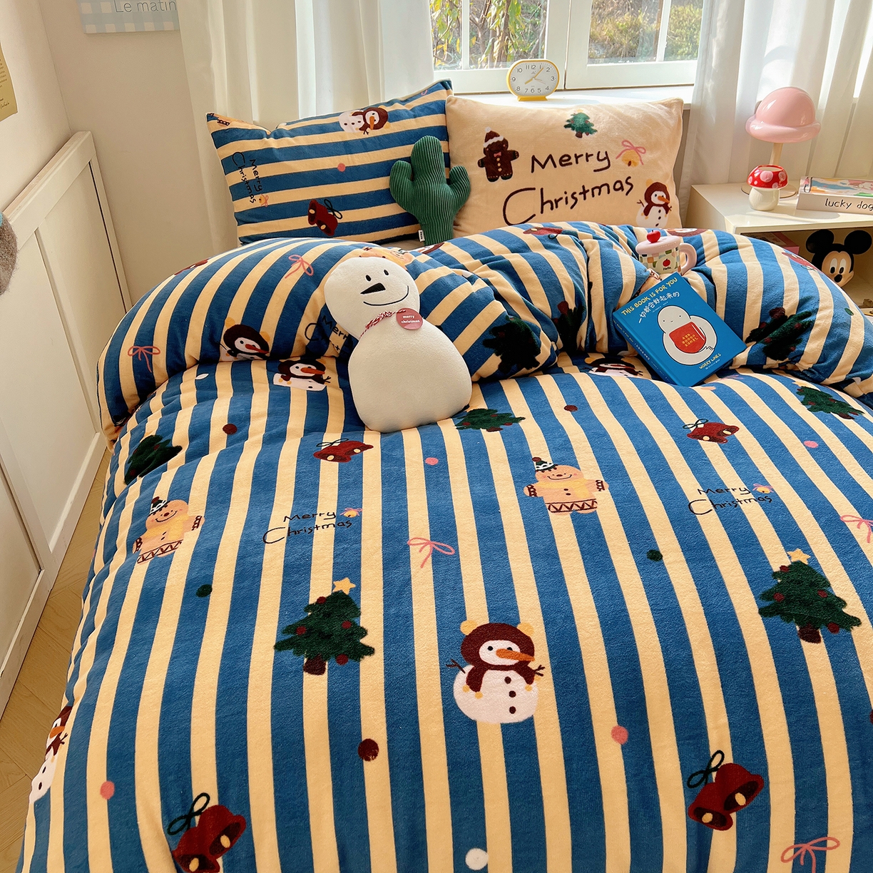 91家纺网 家纺一手货源 找家纺 桃子家居 2025新款A类数码印花圣诞新年限定款猫咪小熊加厚牛奶绒系列四件套详情 绒-冬日圣诞雪人