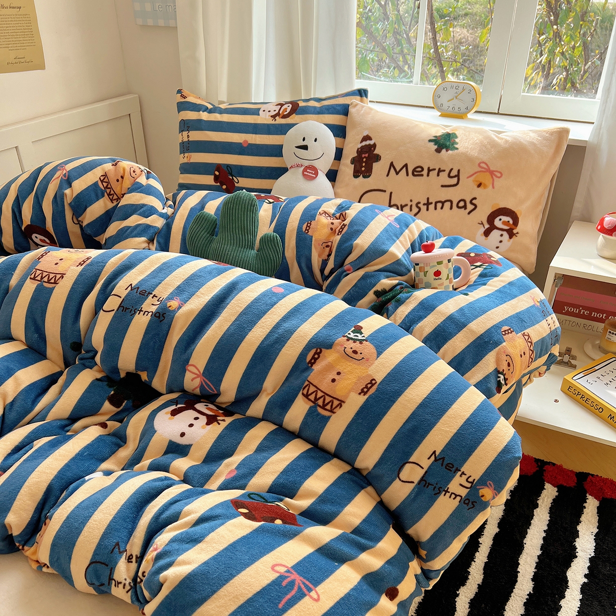 91家纺网 家纺一手货源 找家纺 桃子家居 2025新款A类数码印花圣诞新年限定款猫咪小熊加厚牛奶绒系列四件套详情 绒-冬日圣诞雪人