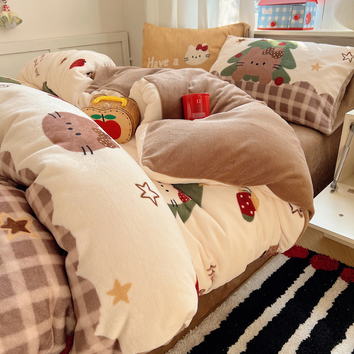 桃子家居 2025新款A类数码印花圣诞新年限定款猫咪小熊加厚牛奶绒系列四件套详情 绒-圣诞黑皮猫咖