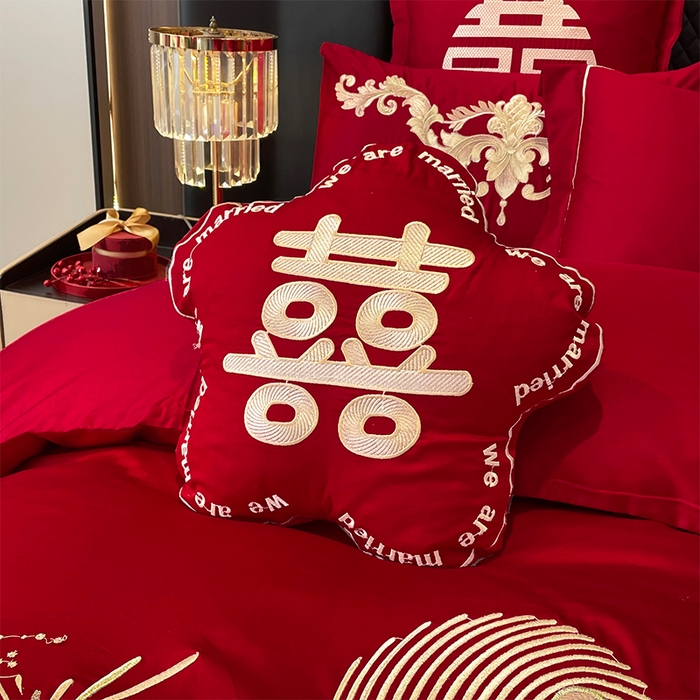 91家纺网 家纺一手货源 找家纺 芊囍纺 2024新款亲肤双面磨毛刺绣款婚庆四件套 大喜的日子