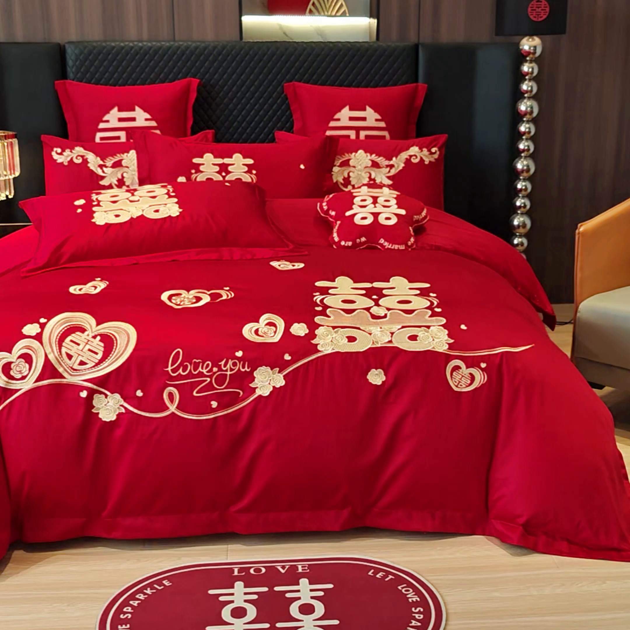 91家纺网 家纺一手货源 找家纺 芊囍纺 2024新款亲肤双面磨毛刺绣款婚庆四件套 囍宴