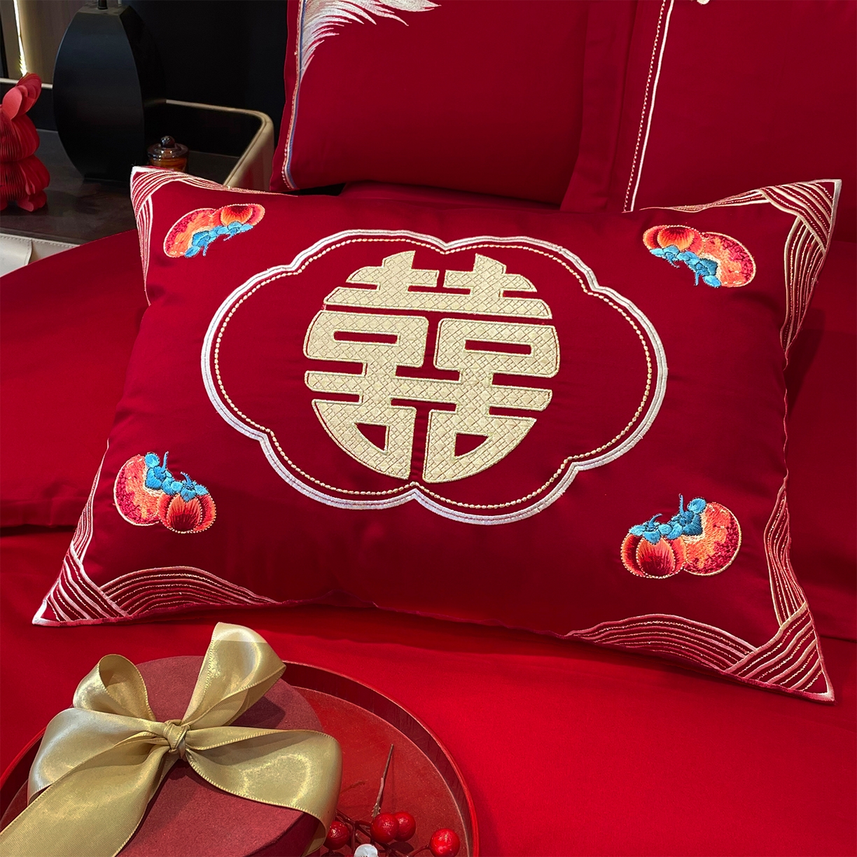 91家纺网 家纺一手货源 找家纺 芊囍纺 2024新款亲肤双面磨毛刺绣款婚庆四件套 龙凤成双