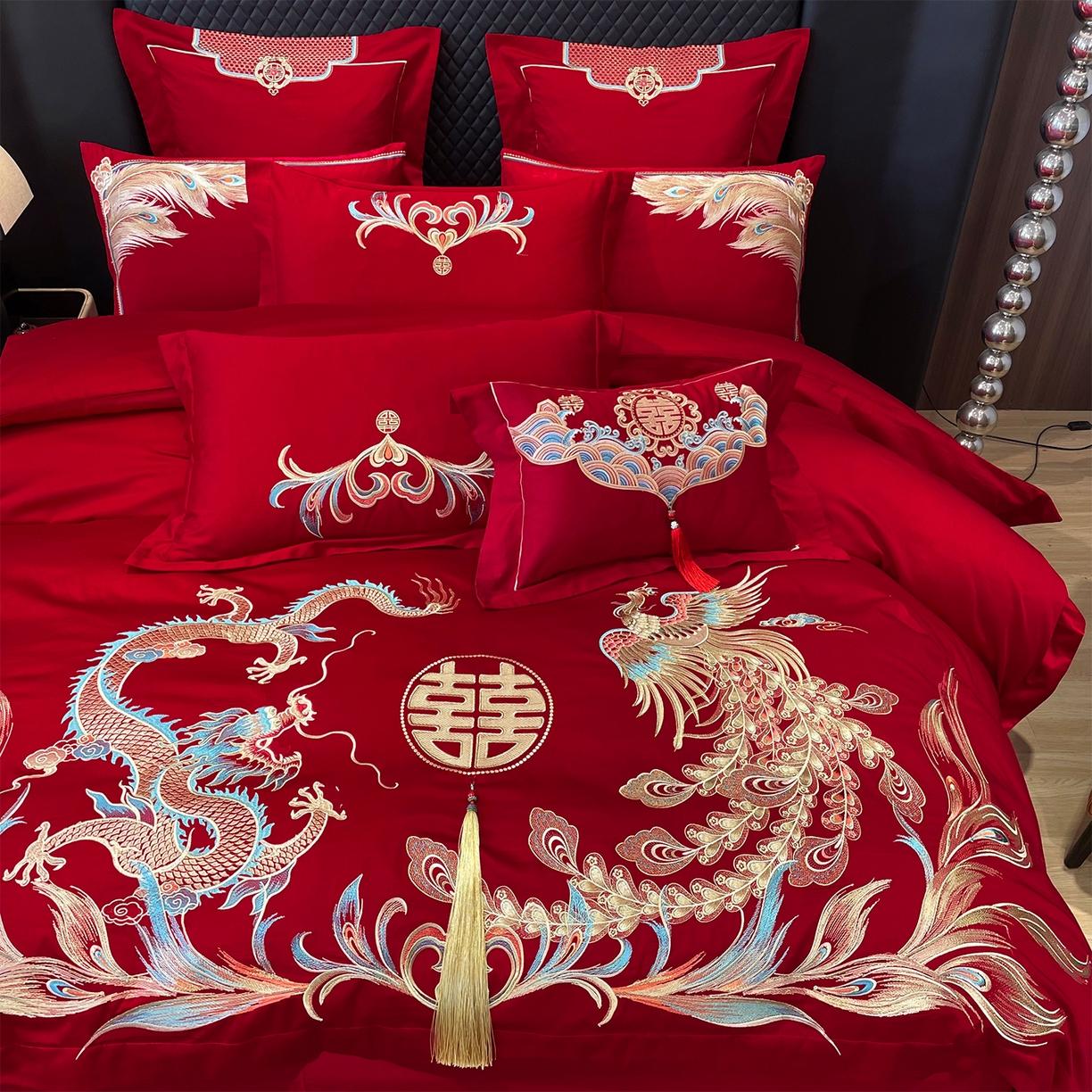 91家纺网 家纺一手货源 找家纺 芊囍纺 2024新款亲肤双面磨毛刺绣款婚庆四件套 龙凤喜悦