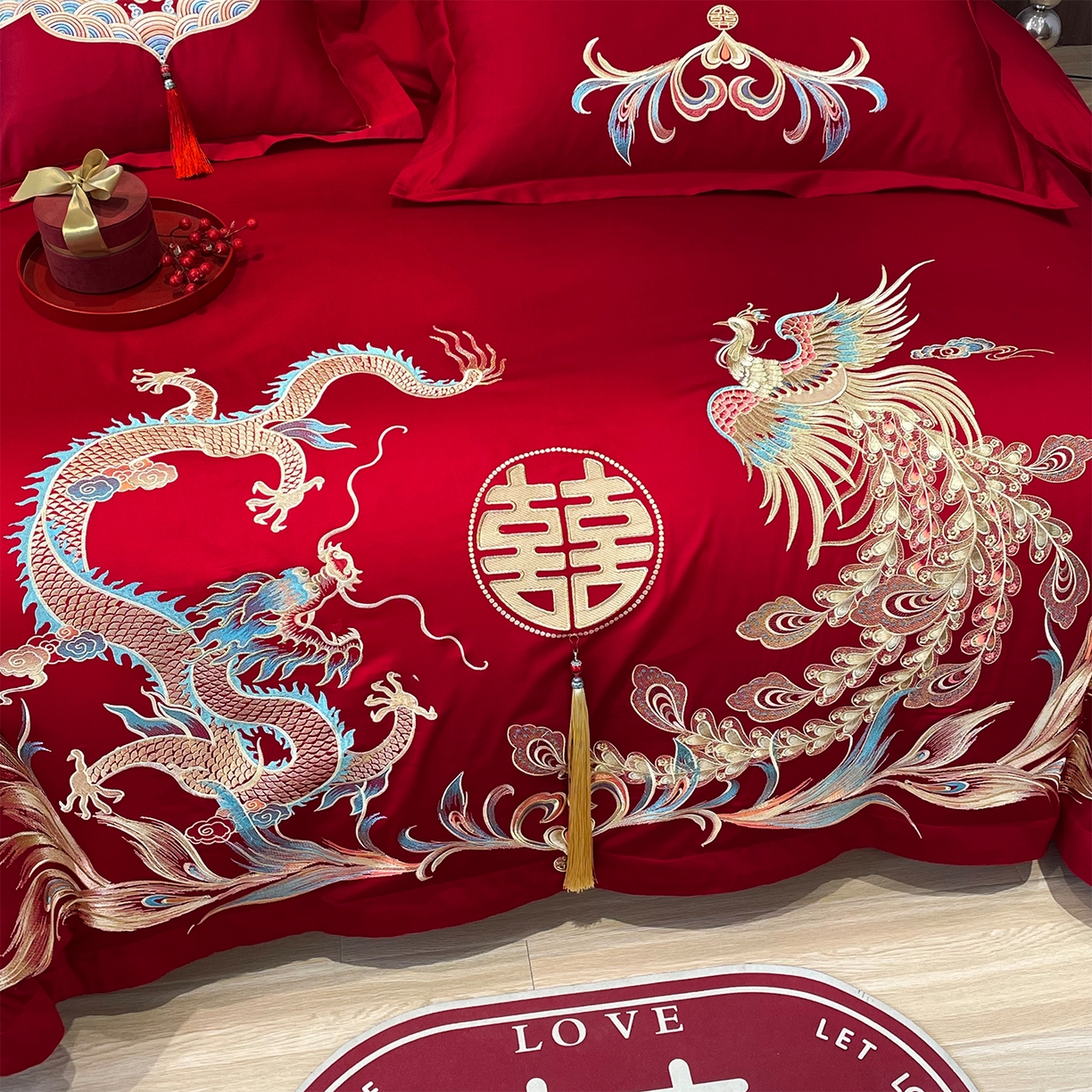 91家纺网 家纺一手货源 找家纺 芊囍纺 2024新款亲肤双面磨毛刺绣款婚庆四件套 龙凤喜悦