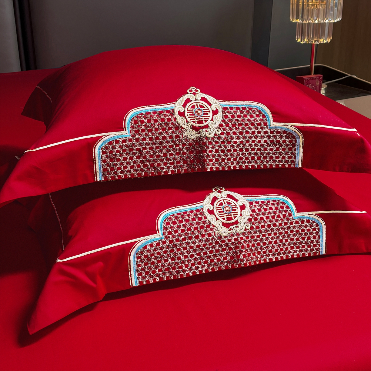 91家纺网 家纺一手货源 找家纺 芊囍纺 2024新款亲肤双面磨毛刺绣款婚庆四件套 龙凤喜悦