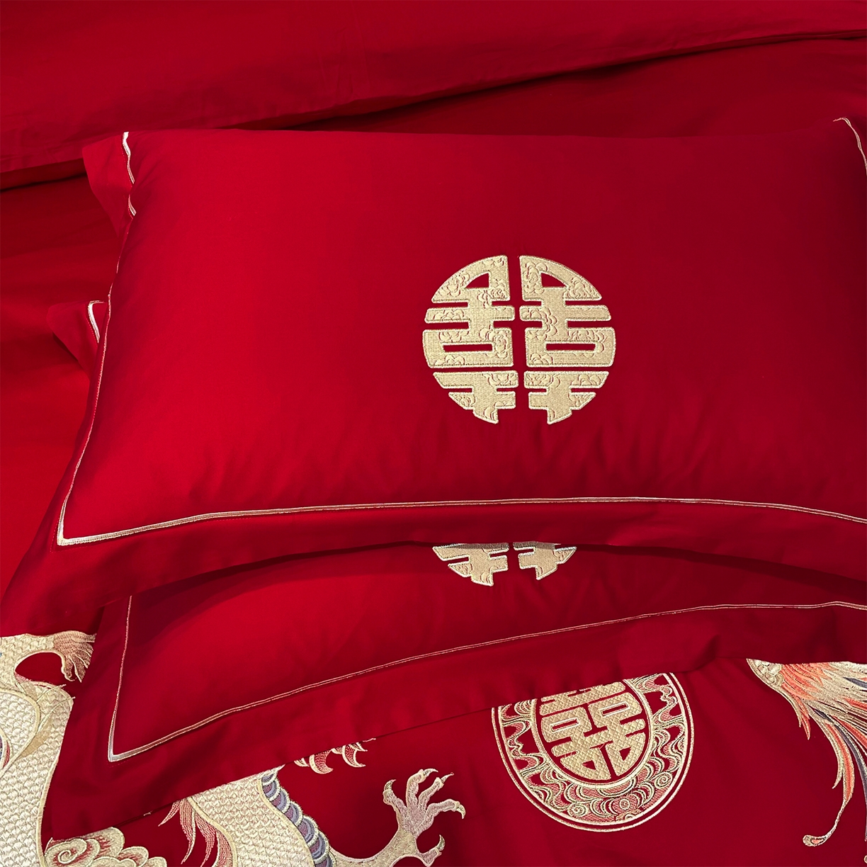 91家纺网 家纺一手货源 找家纺 芊囍纺 2024新款亲肤双面磨毛刺绣款婚庆四件套 龙凤约定