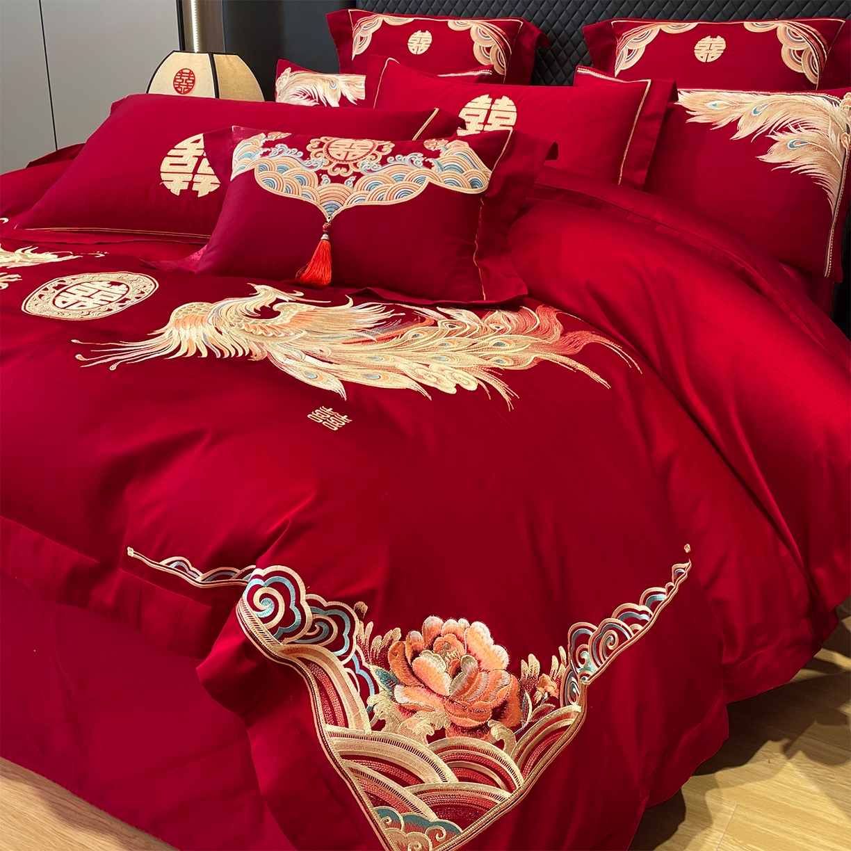 91家纺网 家纺一手货源 找家纺 芊囍纺 2024新款亲肤双面磨毛刺绣款婚庆四件套 龙凤约定