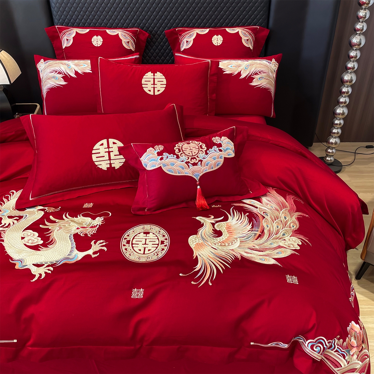 91家纺网 家纺一手货源 找家纺 芊囍纺 2024新款亲肤双面磨毛刺绣款婚庆四件套 龙凤约定