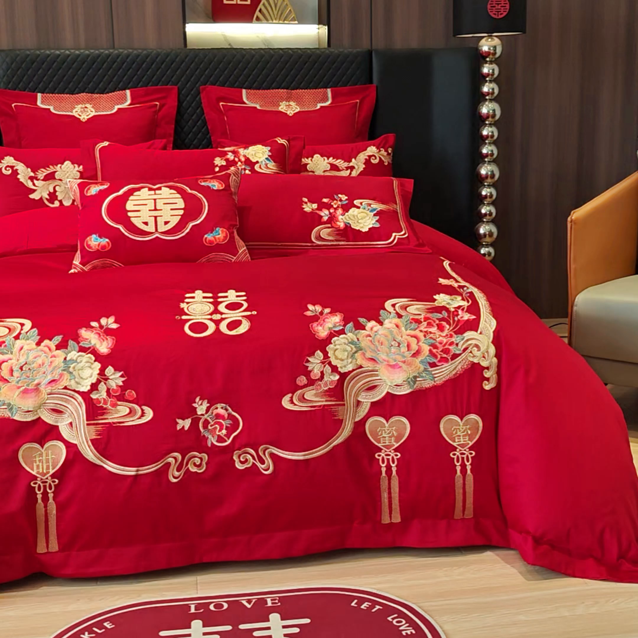 91家纺网 家纺一手货源 找家纺 芊囍纺 2024新款亲肤双面磨毛刺绣款婚庆四件套 甜甜蜜蜜